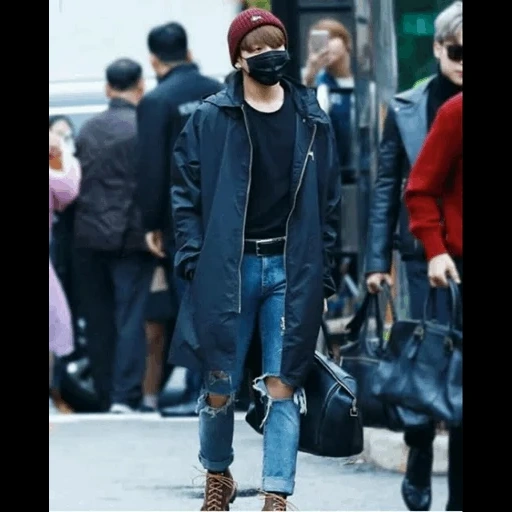 fashion style, kedy chonguka, moda uomo, jeans buchi, bts airport type