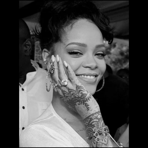 rihanna, indonésia, pikiran rakyat, tatuagem de braço rihanna, tatuagem rihanna