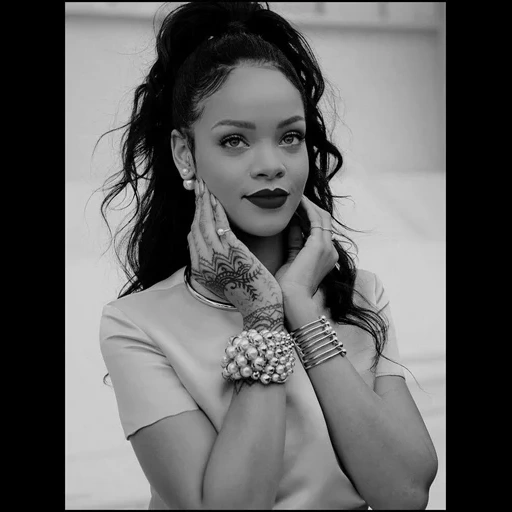 rihanna, giovane donna, stile rihanna, cantante rihanna, successo dopo il trucco