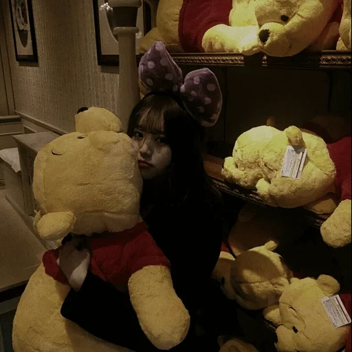 korean couple, teddy bear, plush toys, the teddy bear is big, large plush bear