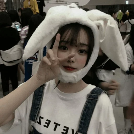 the girl, koreanische mädchen, koreanische version für mädchen, viviz ynha instagram 2022, koreanische helloween aesthetic