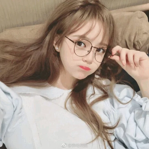 gafas coreanas, chica coreana, la chica es hermosa, peinado coreano, chicas coreanas