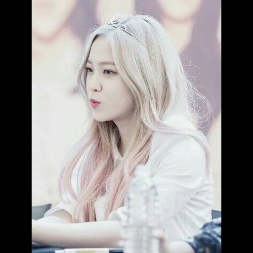 kim ye rui, velours rouge yeli, jerry red velvet, velours rouge irene, jerry velours rouge cheveux roses