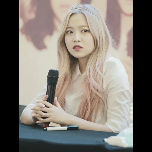 wanita muda, kan silgi, beludru merah, yeri red velvet, rose blackpink tanpa makeup