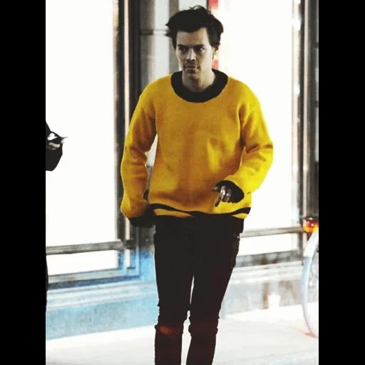 young man, harry styles, yellow sweater, fashionable clothes, harley styles sweater yellow