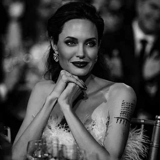 30 aprile 2022, angelina jolie, attrice angelina jolie, biografia di angelina jolie, angelina jolie brad pitt