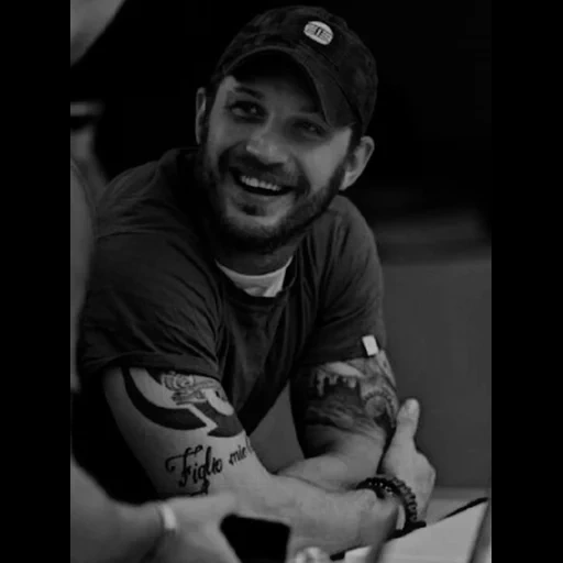 tom hardy, tom hardy 2018, actor de tom hardy, tom hardy sonríe, tom hardy es guapo