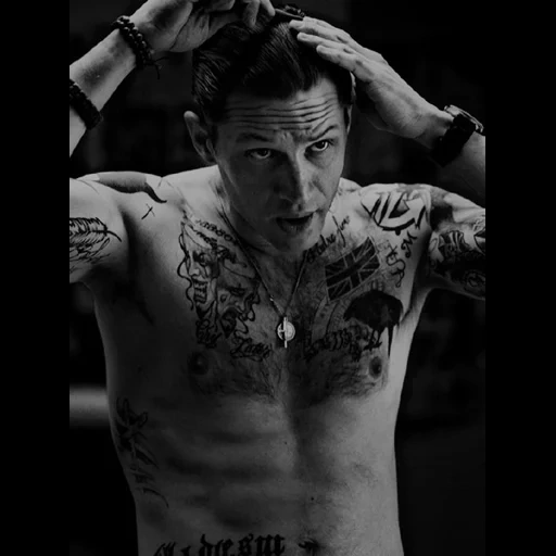 tom hardy, tom hardy torso, tatuagem de tom hardy, tom tom hardy, tattoos de tom hardy