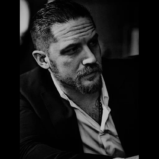 tom hardy, tom ha agent, coiffure tom hardy, tom hardy prend des photos, tom hardy barbaric