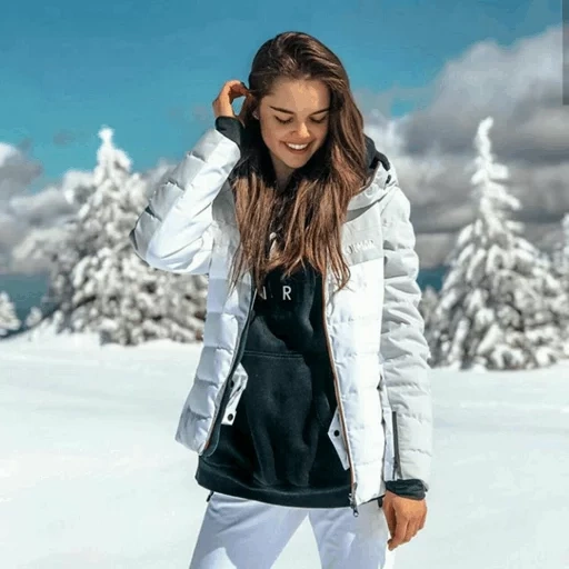 giovane donna, moda abbigliamento, abbigliamento in inverno, giacca invernale, marija zezelj 2019