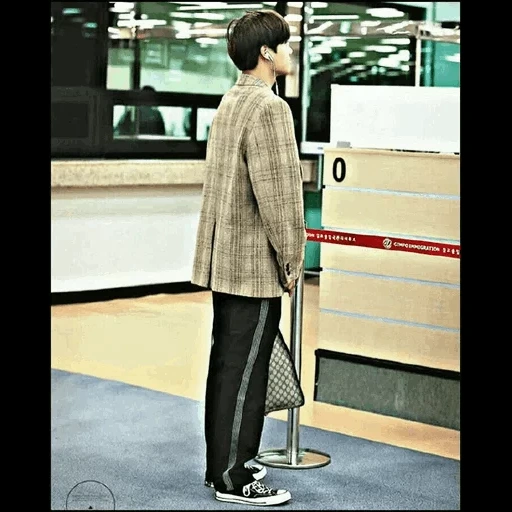 estilo fashion, jungkook bts, jungkook bts, baekhyun exo, bombardeiro de estilo do aeroporto de jimin