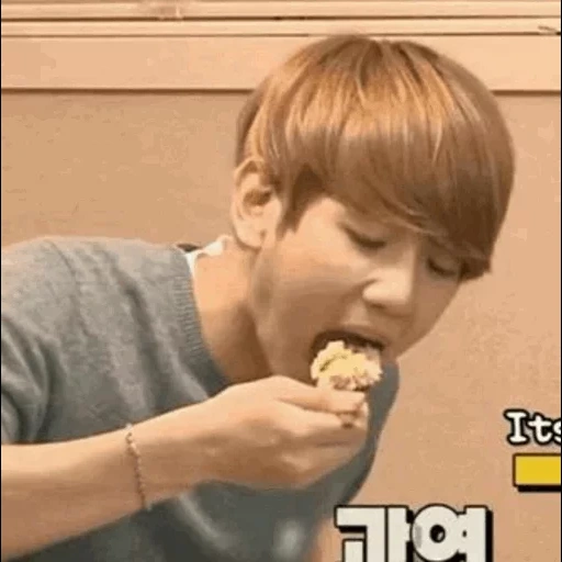 meme bts, bts eating, k-pop meme bts, jay hope sedang makan, jenggot chi min untuk dimakan