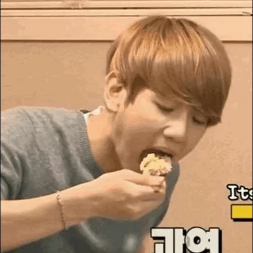 mèmes bts, bts eating, k-pop meme bts, jay hope mange, chimin barbe manger