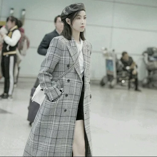 mode, style de mode, mode de rue, vêtements de dessus, image d'un long manteau à carreaux