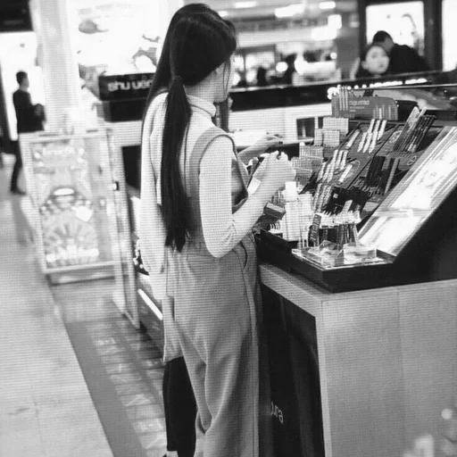 wanita muda, manusia, soviet, di supermarket, peralatan register kasir