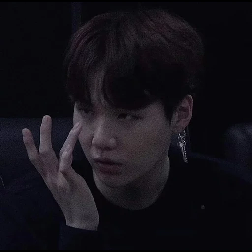 yoongi, nyeri bts, yoongi bts, min youngi, bts min yongi