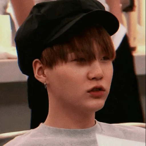 yoongi bts, bts min yongi, bts world chimin, rongji yang tidak puas, bts suga aesthetic red