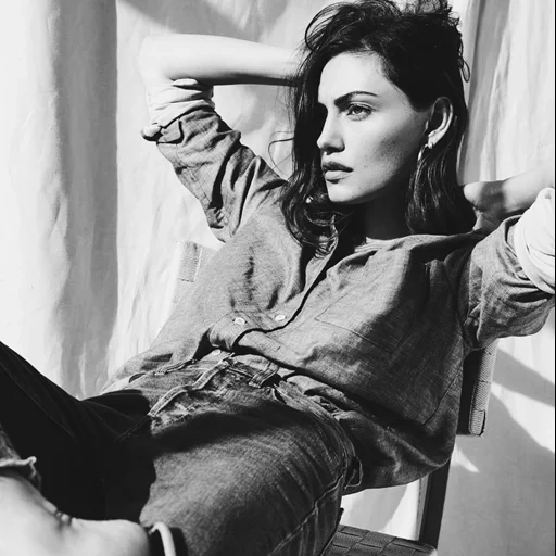 the girl, phoebe tonkin, diana pozarskaja, chic mädchen, phoebe donkin fotografie