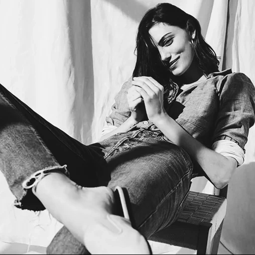 filles, phoebe tonkin, photographie d'idées, photographie posturale, phoebe donkin foot