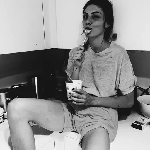 découvert, phoebe tonkin, jolie fille, irina sharipova 1992, phoebe donkin est enceinte