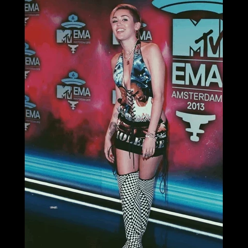 young woman, miley cyrus, miley cyrus 2013 mtv, cyrus mtv musik evords 2013, miley cyrus calling outfits