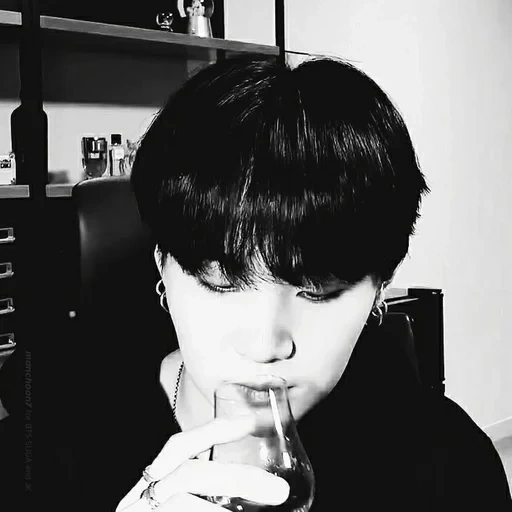 yoongi, yoongi bts, jungkook bts, min yungi whisky, min yongi bts