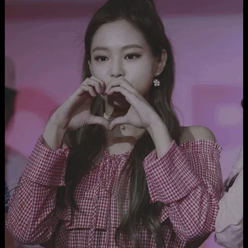 rose noir, kim jenny, jennie blackpink, jenny black pink, crème glacée jenny kim