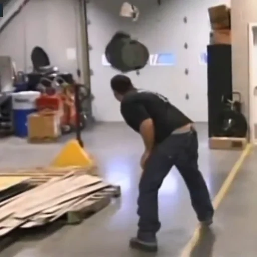 technique, the floor is vinyl, shooting club, practical shooting