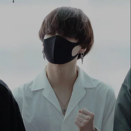 rongji bts, yoongi bts, kim tae hyun, masker bts shuga, bts rongji masker