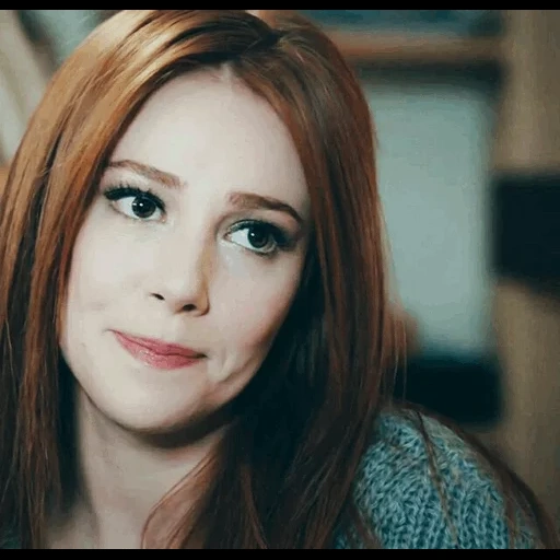 elchinsangu, a garota é muito linda, alchin sanguhong, garota ruiva é muito bonita, garota vermelha com olhos castanhos