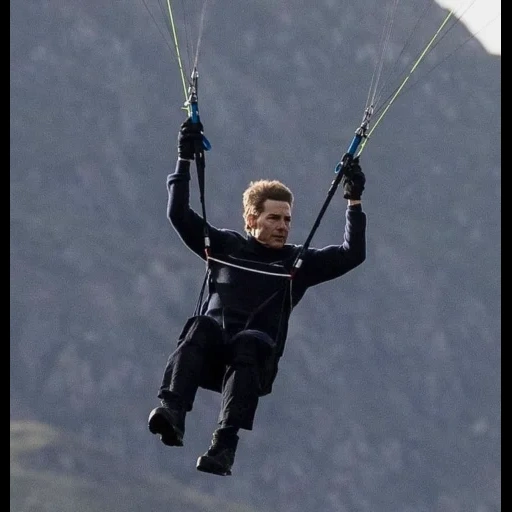 paracadute, il maschio, salta con il paracadute, la missione è impossibile 7, valdis pelsh parachute jumping