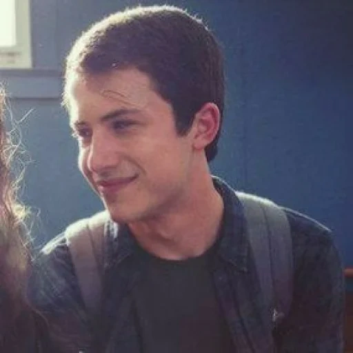 colla di hannah, hannah baker, dylan minnett, 13 motivi per cui, tredici motivi per cui