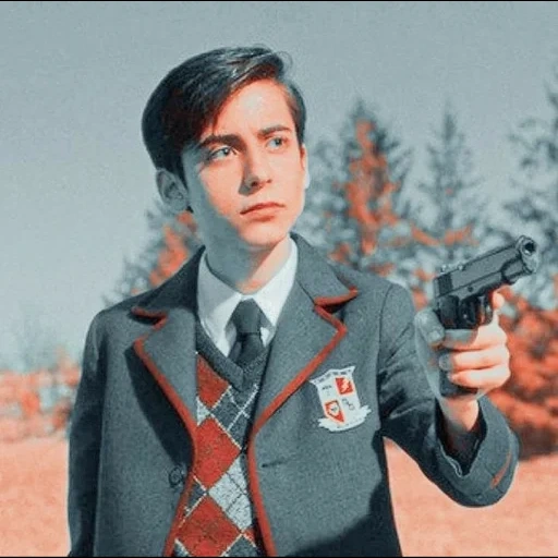 aidan gallagher, umbrella academy, aidan gallagher v, aidan gallagher 5th college, aidan gallagher umbrella academy