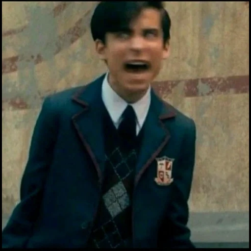 harry, weirdo, aidan gallagher, umbrella college, aidan gallagher umbrella college