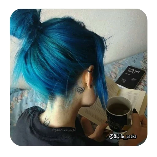 blaues haar, blaues karahaar, dunkelblaues haar, ästhetik des blauen haares, blau gefärbtes haar
