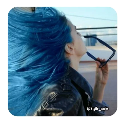 rambutnya biru, warna rambutnya biru, rambut biru tua, estetika rambut biru, pewarnaan rambut biru