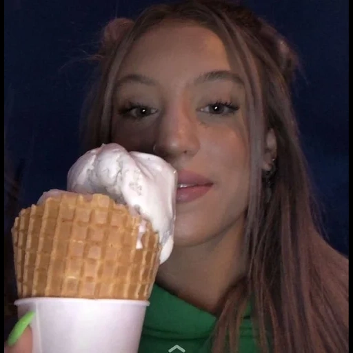 menina, sorvete, garota de sorvete, garota está comendo sorvete