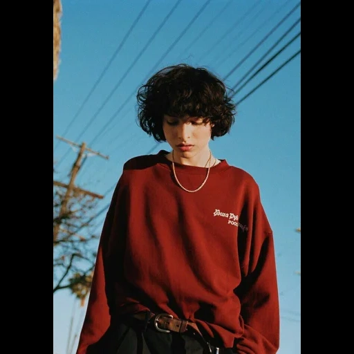 финн вулфорд, финн вулфард, финн вулфард ричи, finn wolfhard photoshoot, финн вулфорд красной кофте