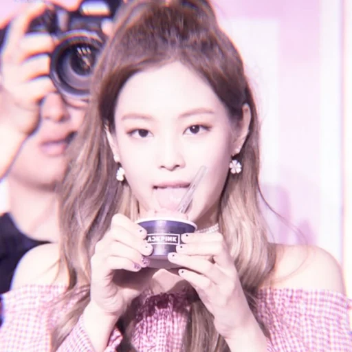 kim jenny, jennie blackpink, gelato jennie kim, jenny sweet nero rosa, gelato jenny blackpink