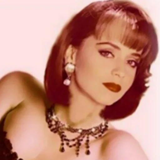 young woman, playlist, paola bracho uzurpathor, daniela spanik uzurpathor, gabriela spanik uzurpator