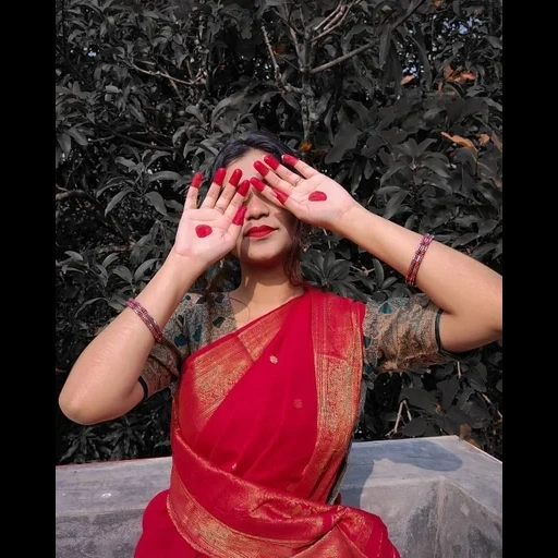 india, young woman, shriya victor, purulya sundori, shriya saran red saree