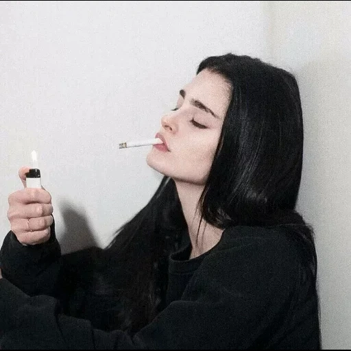 женщина, девушка, девушки, курящая девушка, девушка сигаретой эстетика