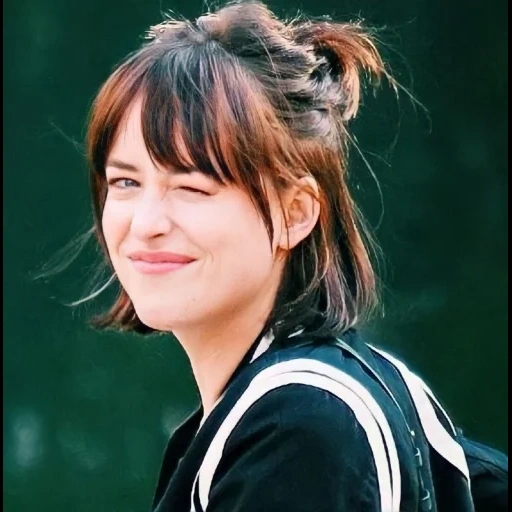 pony haare, dakota johnson, schöne mädchen, dakota johnson kare, dakota johnson bang