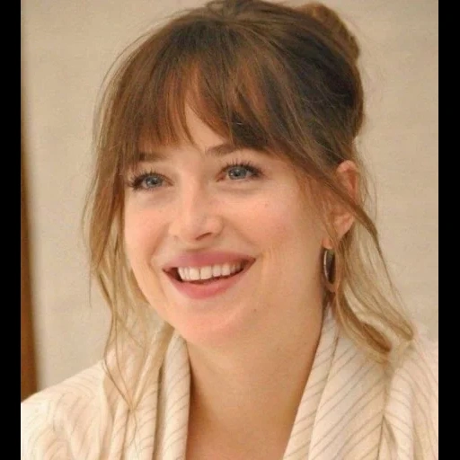 dakota, giovane donna, dakota johnson, dakota johnson sorride, cinquanta sfumature di grigio