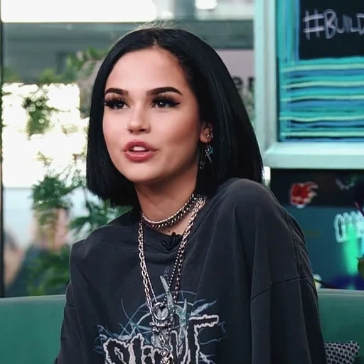 wanita muda, maggie lindemann, maggie lindemann 2019, maggie lindemann 2021, maggie lindemann 2021 potongan rambut pendek