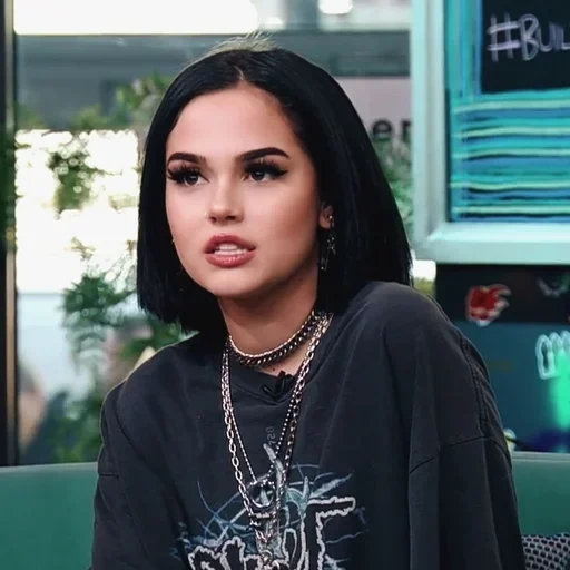 junge frau, maggie lindemann, maggie lindemann 2021, maggie lindemann freunde gehen, maggie lindemann 2021 kurzer haarschnitt