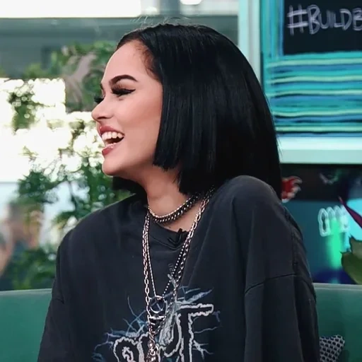 wanita muda, gadis emo, maggie lindemann, maggie lindemann 2021, maggie lindemann 2021 potongan rambut pendek