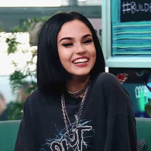 young woman, maggie lindemann, beautiful girls, maggie lindemann 2021, maggie lindemann 2021 short haircut