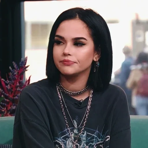 mujer joven, chicas emo, estilo de chicas, maggie lindemann, farzonai khurshed 2020 sartaroshon