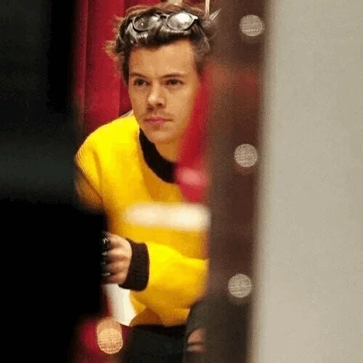 harry style, harry styles, pria tampan, harry styles marah, harry styles kuning